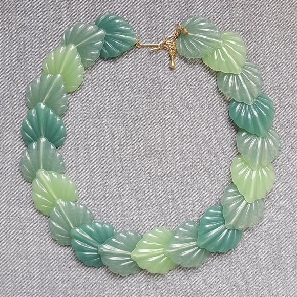 Vintage 1950s-1960s Green Leaf  Lucite 18" Necklace. Pinup Retro Poison Ivy - Picture 1 of 8